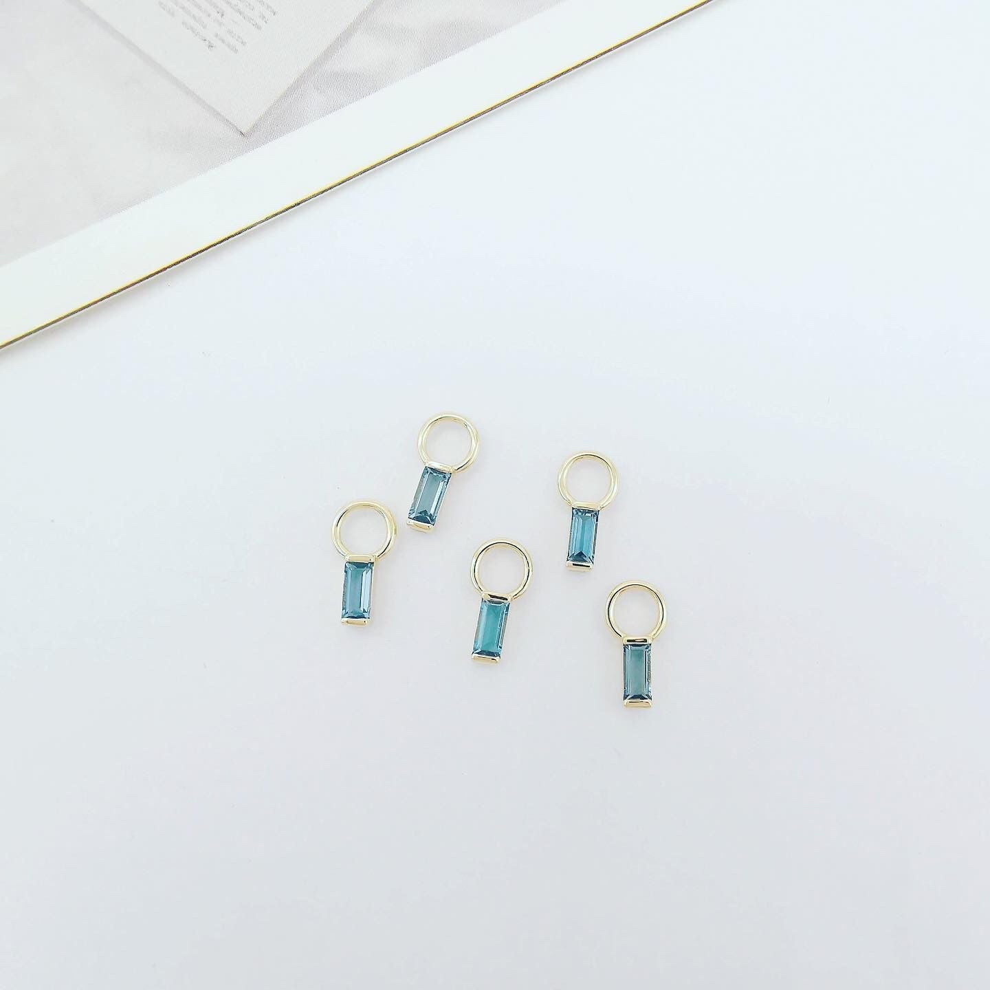 Charm Topacio London Oro